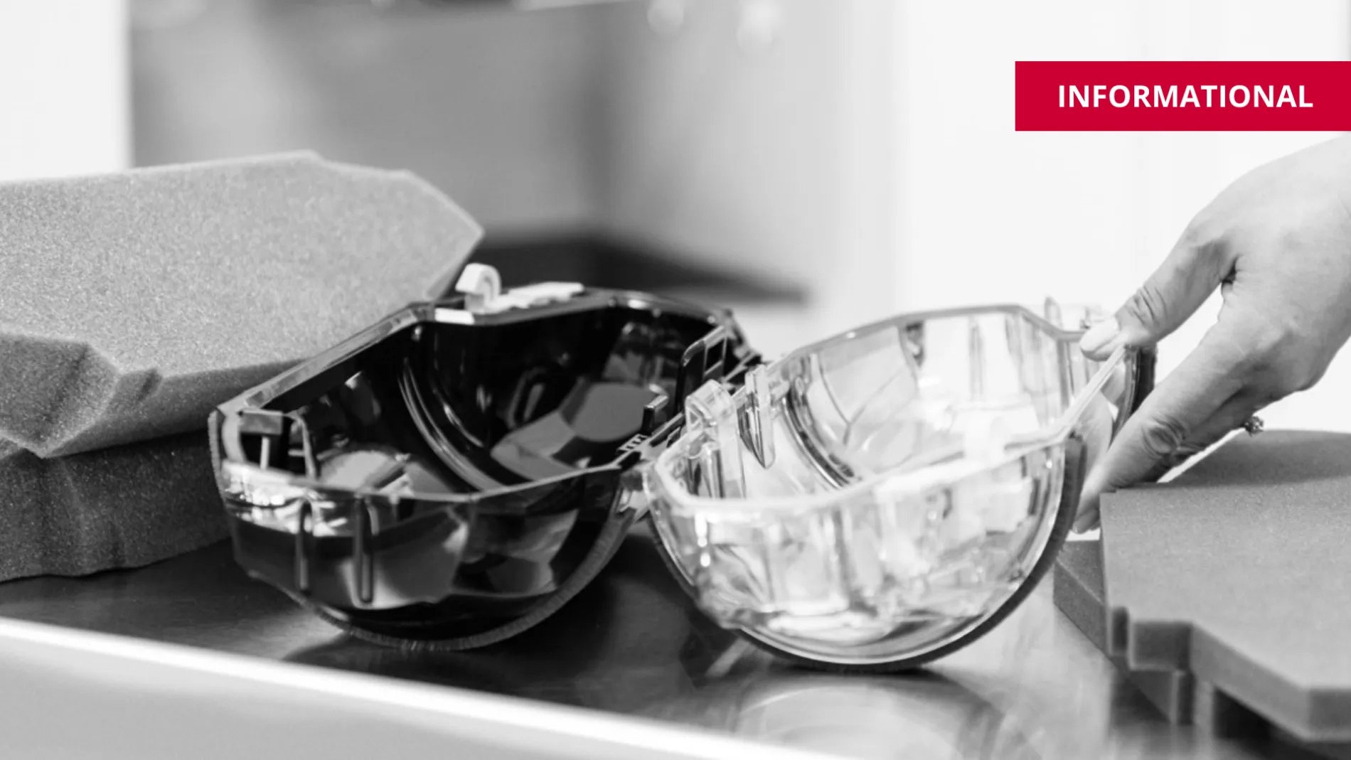 Pneumatic tube system carrier open