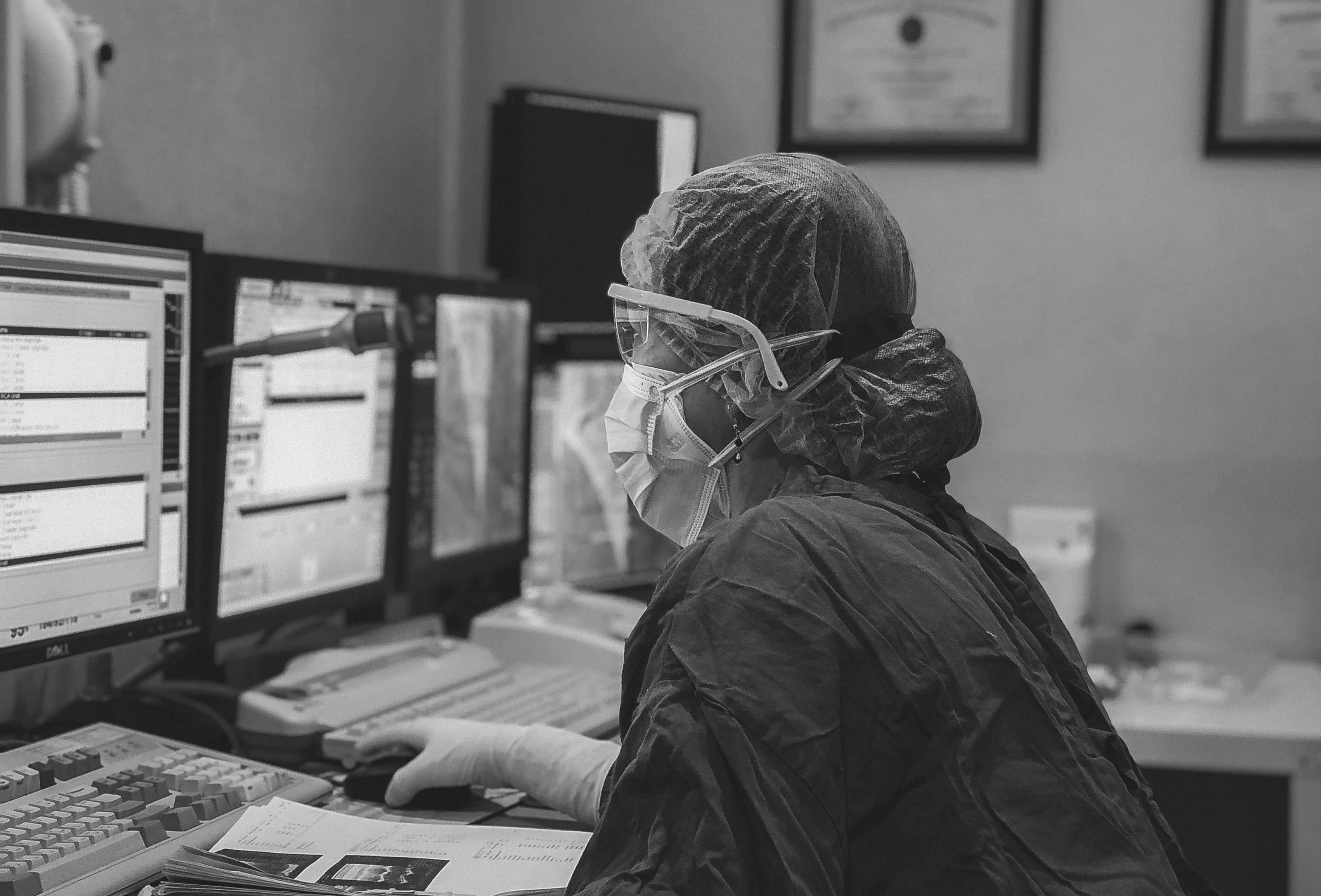 emergency department staff using computer