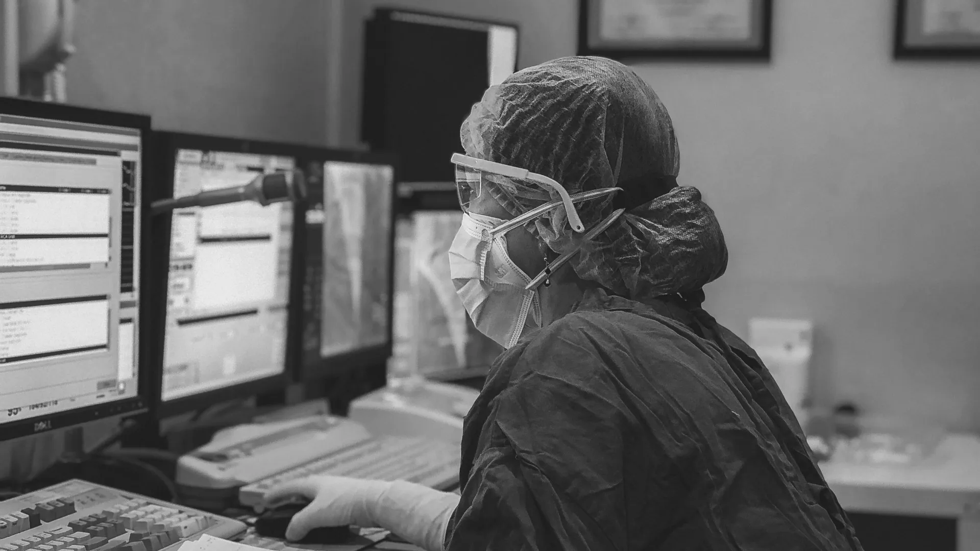 emergency department staff using computer